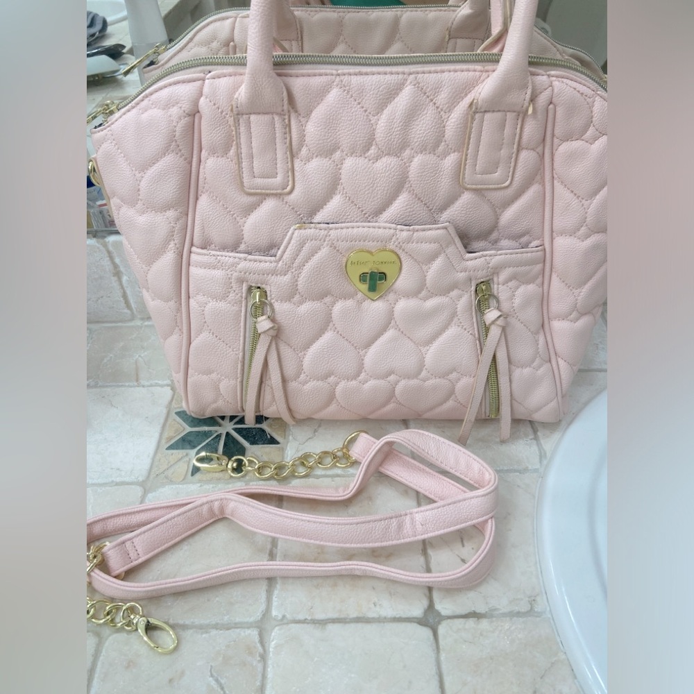 Beautiful Pastel Pink Tuffed Betsey Johnson purse!!